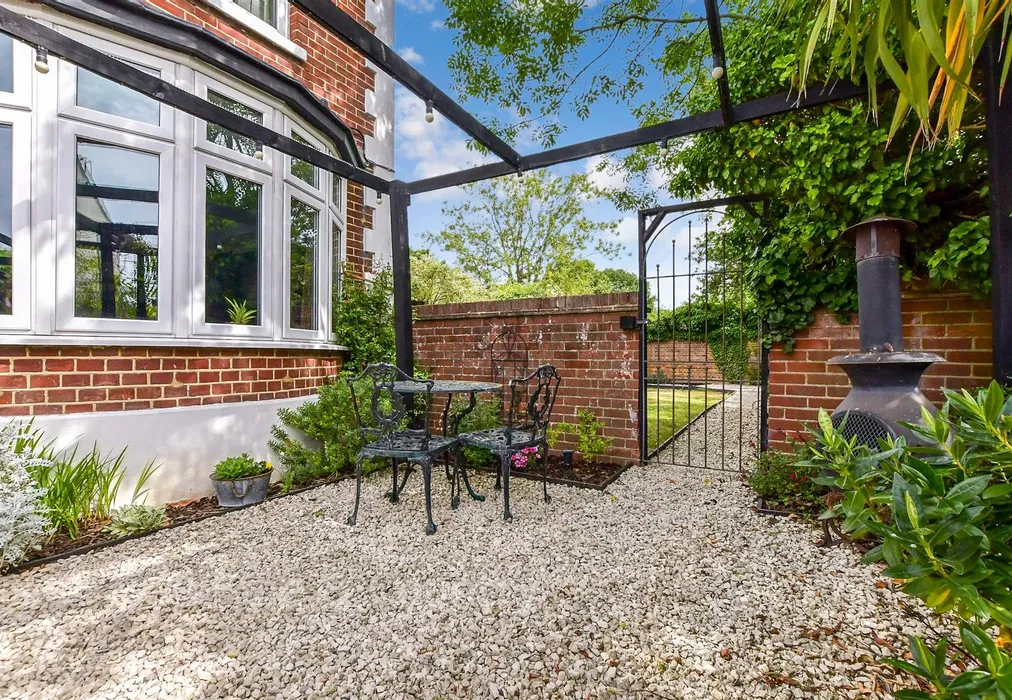 Front Garden - Rectory Gardens, Whitstable, Kent - Wards of Kent