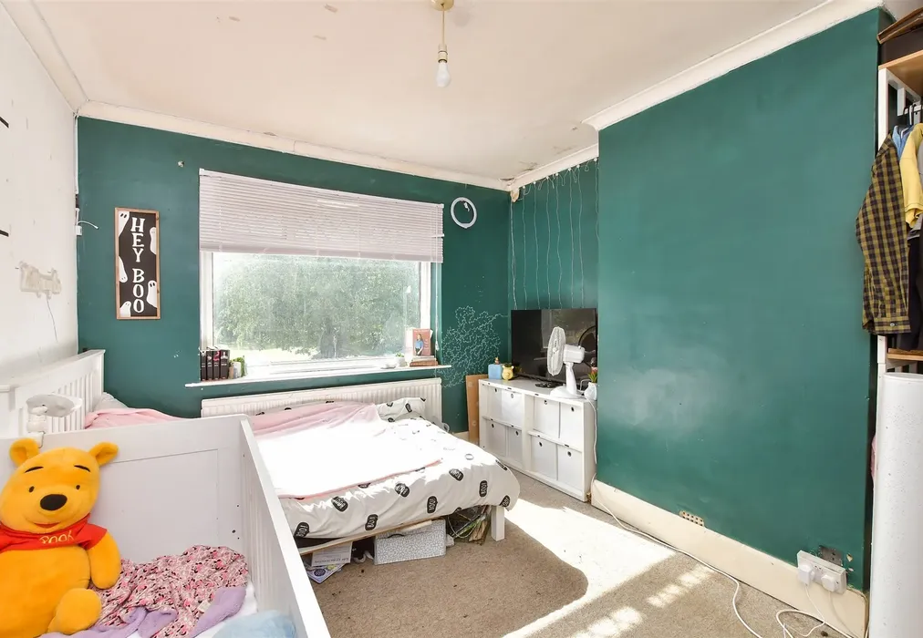 Bedroom 1 - Sompting Road, Worthing, West Sussex - Wards of Kent