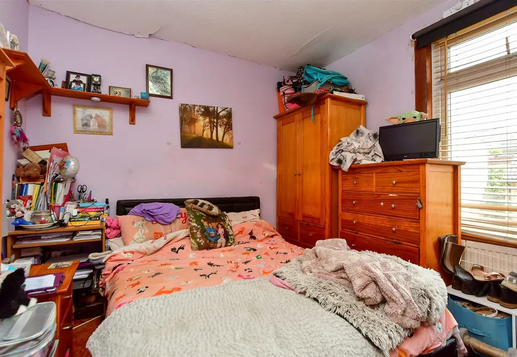 Bedroom 1 - Wickham Street, Rochester, Kent - Wards of Kent