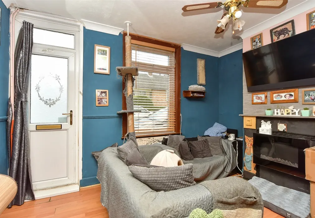 Lounge - Wickham Street, Rochester, Kent - Wards of Kent