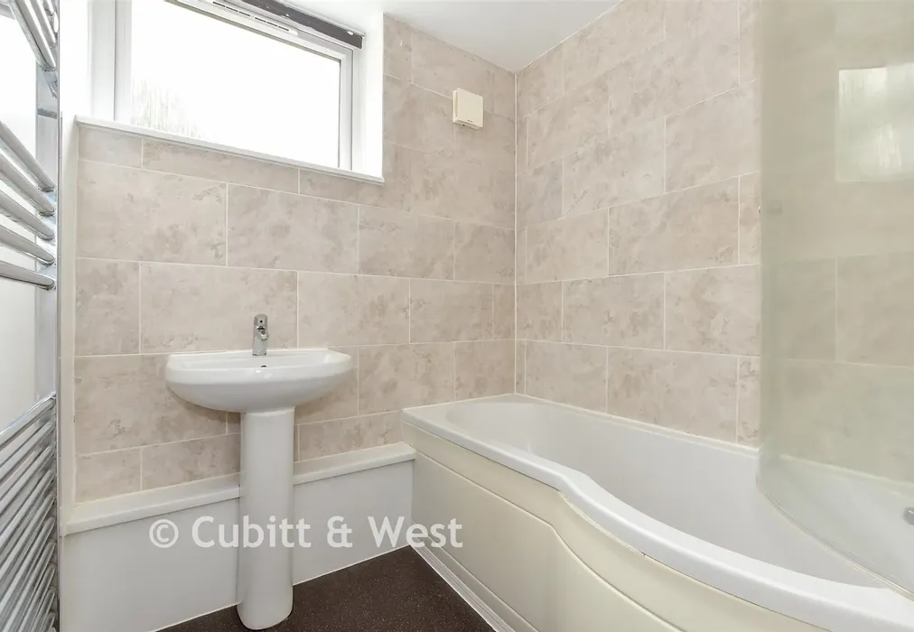 Bathroom - Juniper Square, Havant, Hampshire - Wards of Kent