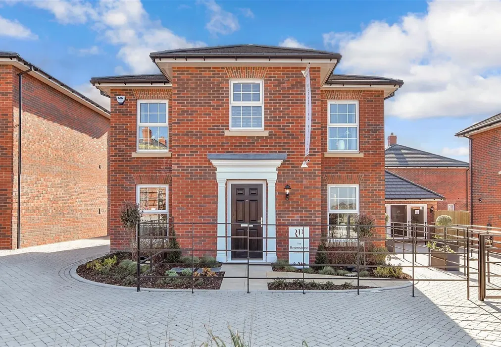 External Front Brochure.. - Richmond Park, Whitfield, Dover, Kent - Wards of Kent