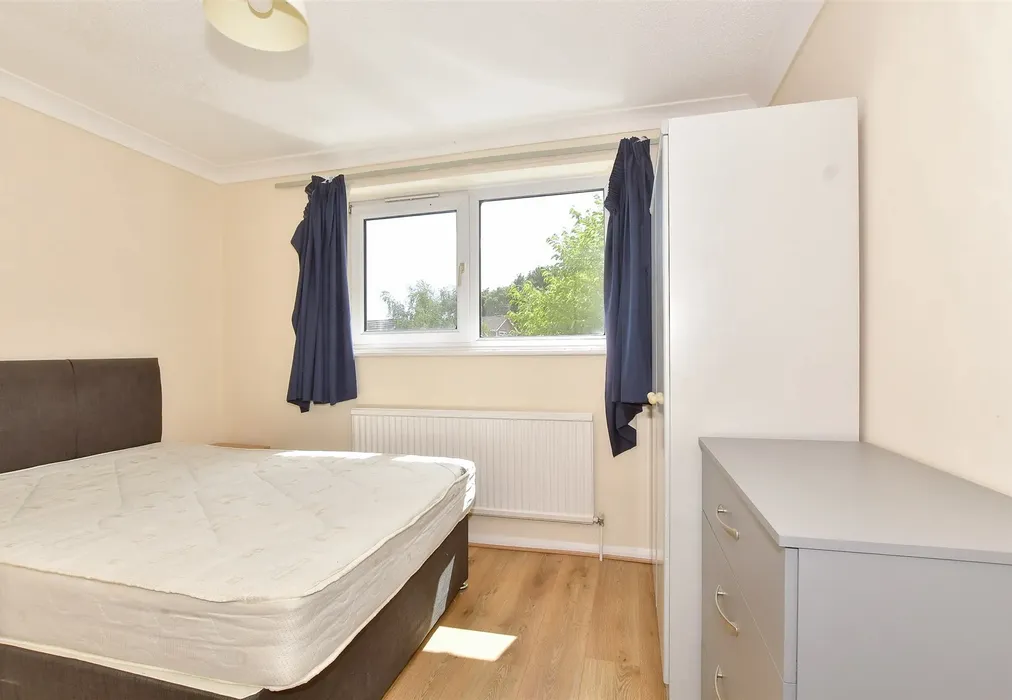 Bedroom 1 - Headcorn Drive, Canterbury, Kent - Wards of Kent