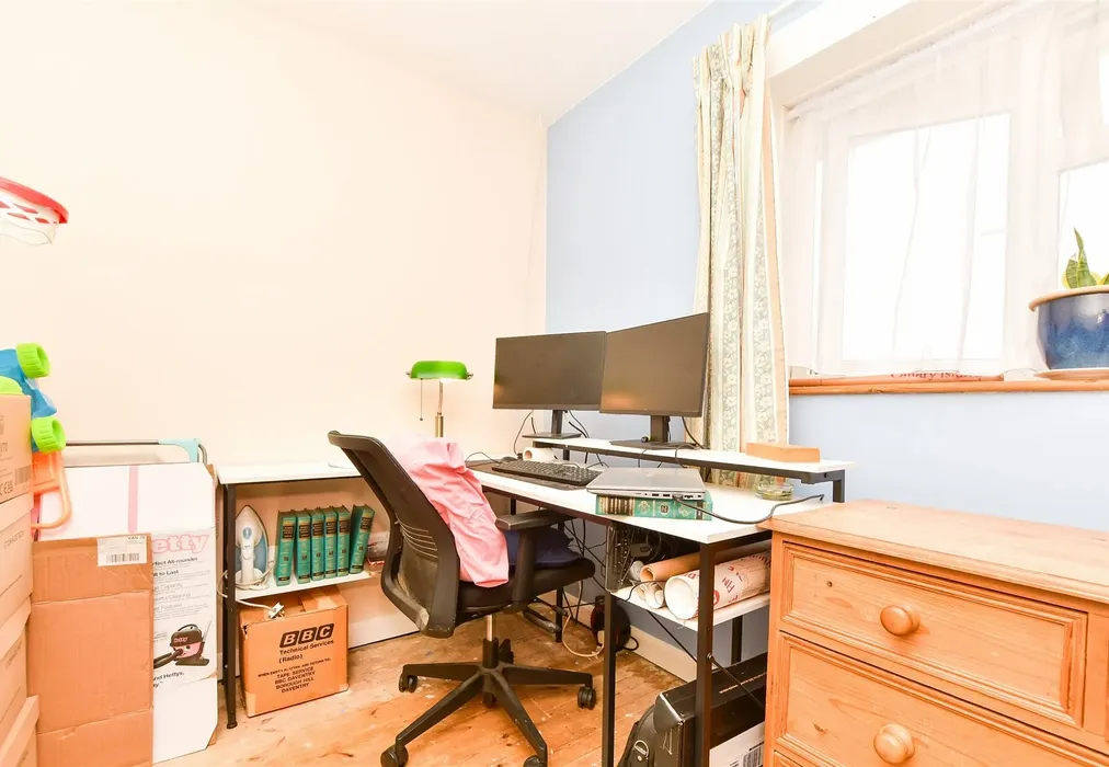 Bedroom 3 - Crescent Way, Horley, Surrey - Wards of Kent