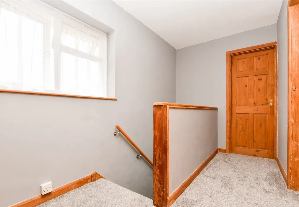 Hallway - Crescent Way, Horley, Surrey - Wards of Kent