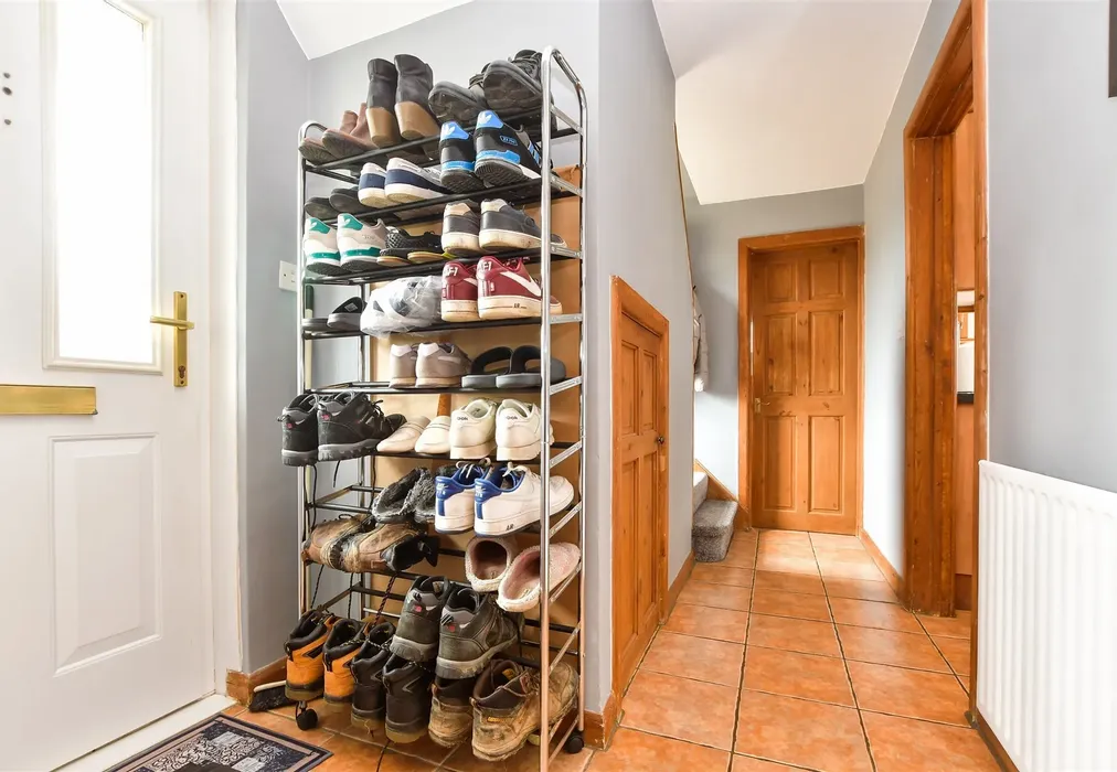 Hallway - Crescent Way, Horley, Surrey - Wards of Kent