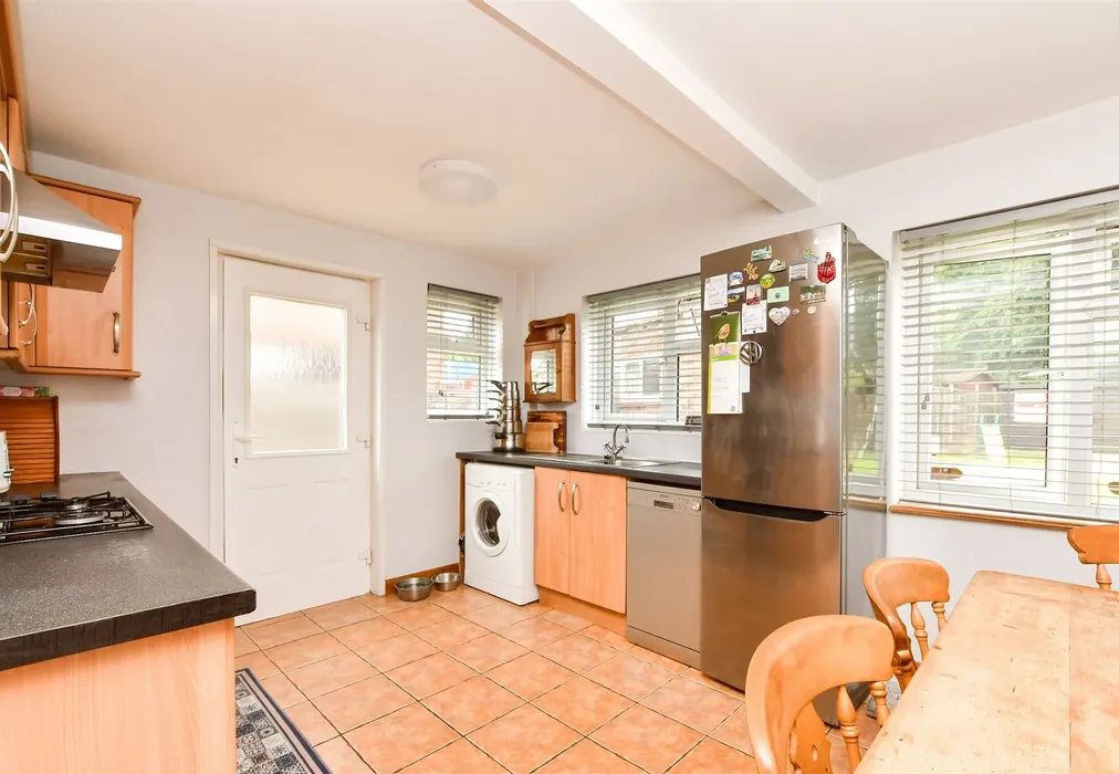 Kitchen/Breakfast Area - Crescent Way, Horley, Surrey - Wards of Kent