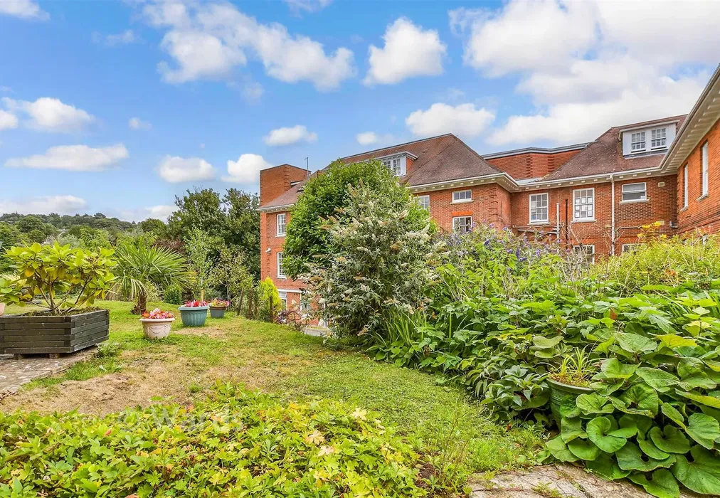 Communal Gardens - Tanners Hill, Hythe, Kent - Wards of Kent