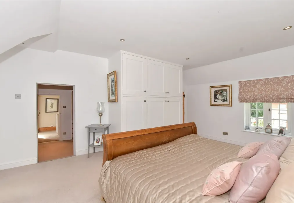 Main Bedroom - The Street, Adisham, Canterbury, Kent - Wards of Kent
