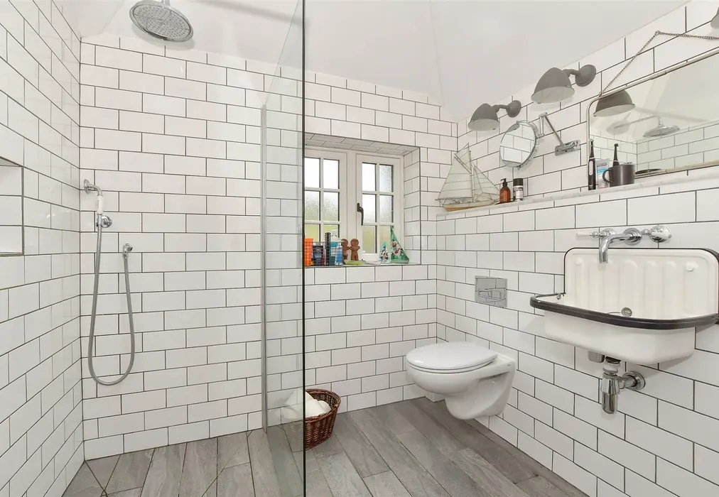 En-Suite Shower Room - The Street, Adisham, Canterbury, Kent - Wards of Kent