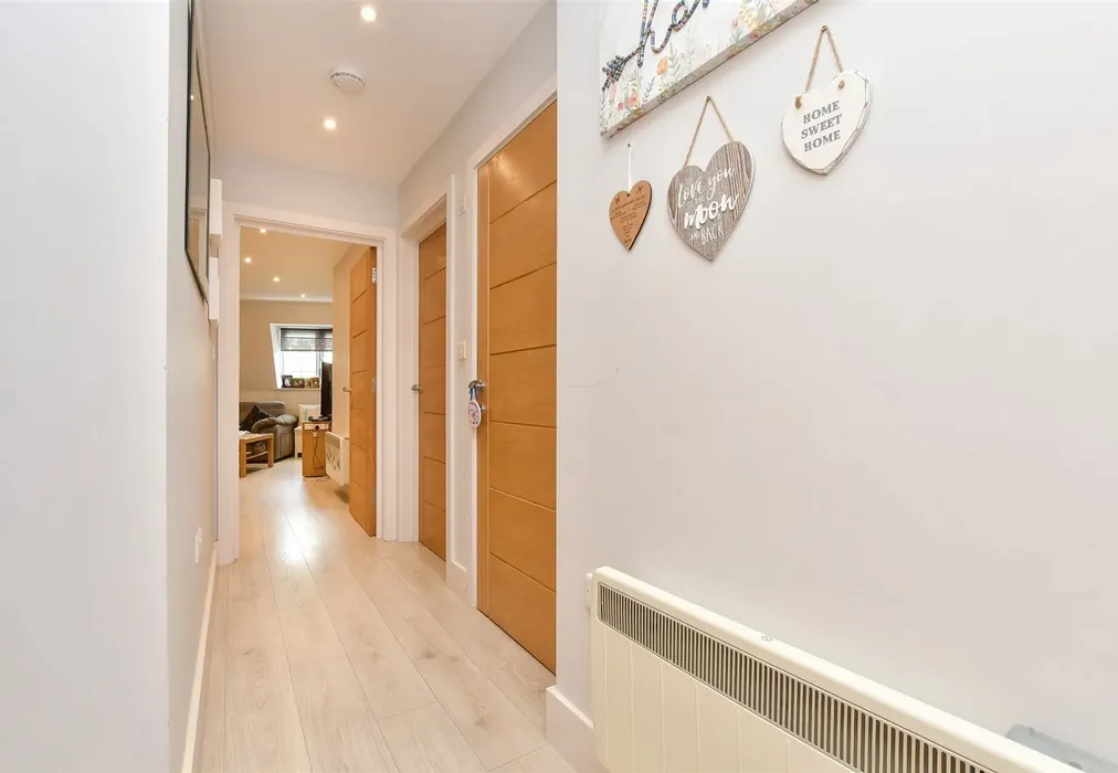Entrance Hall - Station Road, Sutton, Surrey - Wards of Kent