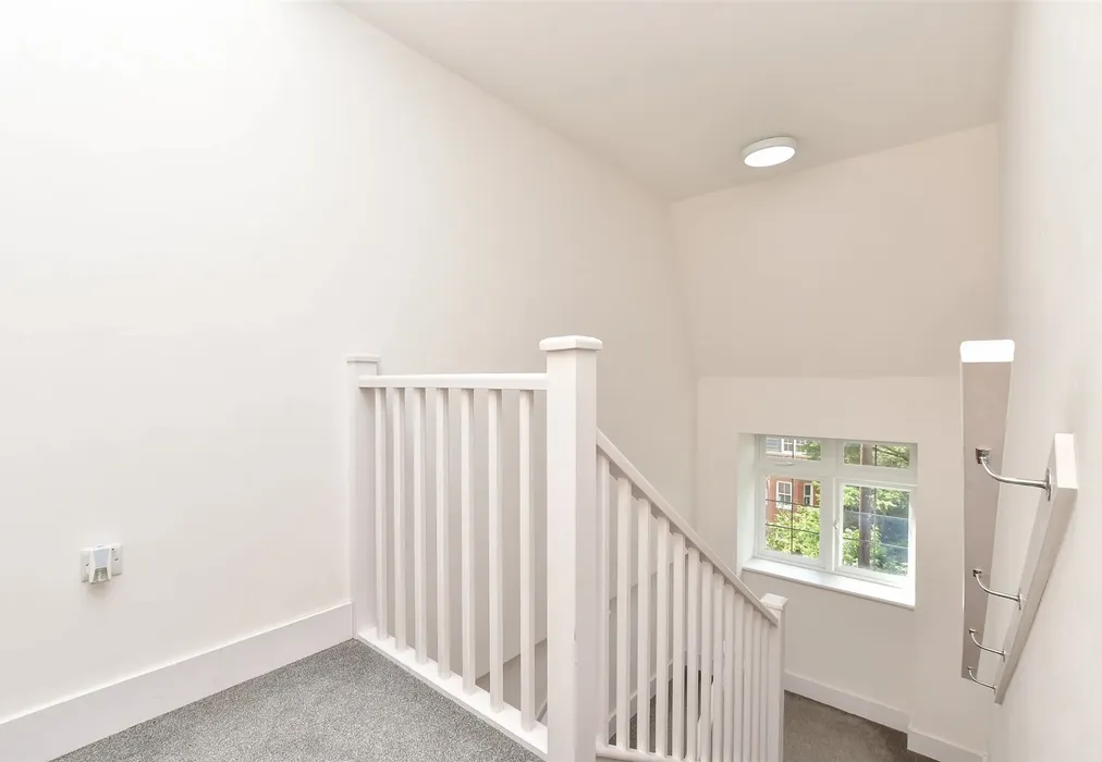 Internal Lifestyle Photograph - Station Road, Sutton, Surrey - Wards of Kent