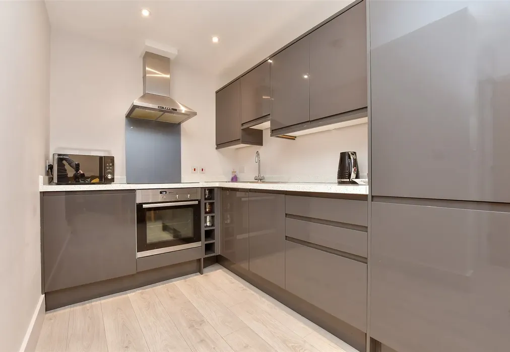 Lounge / Kitchen - Station Road, Sutton, Surrey - Wards of Kent