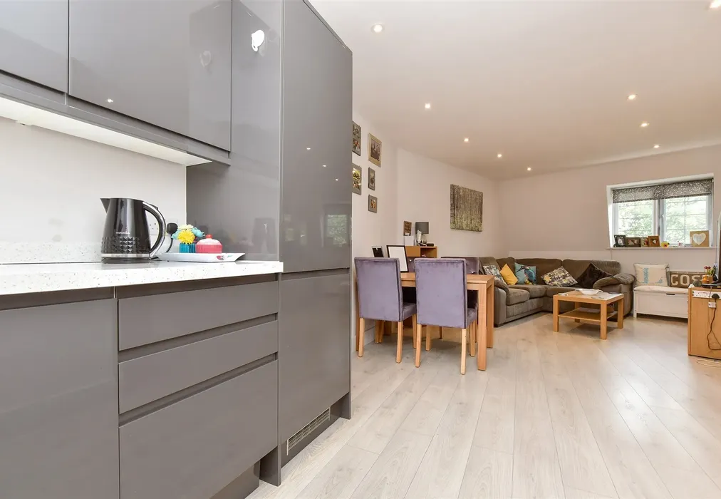 Lounge / Kitchen - Station Road, Sutton, Surrey - Wards of Kent