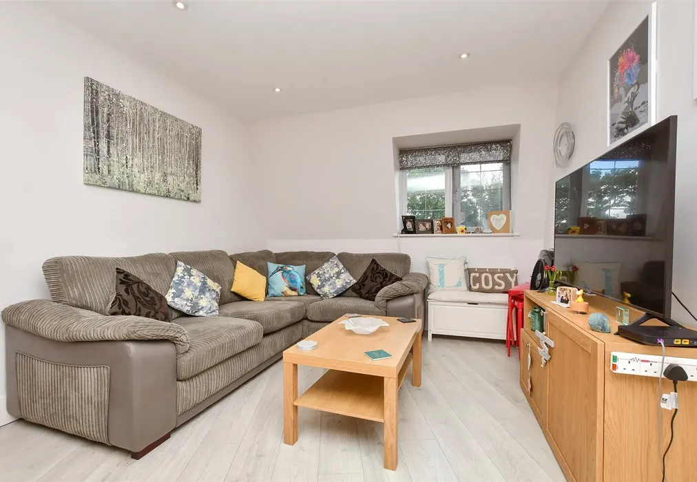 Lounge / Kitchen - Station Road, Sutton, Surrey - Wards of Kent