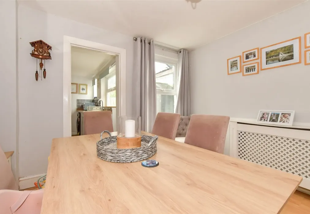 Internal Lifestyle Photograph - Church Hill, Shepherdswell, Dover, Kent - Wards of Kent