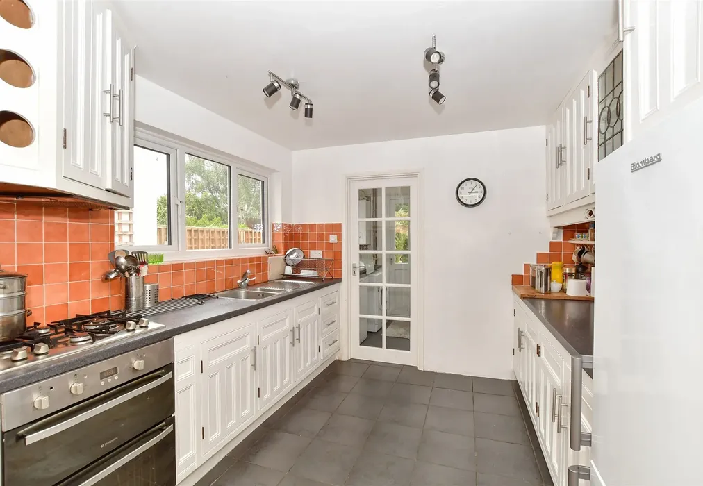 Kitchen - St. Margaret's Road, Wanstead - Wards of Kent