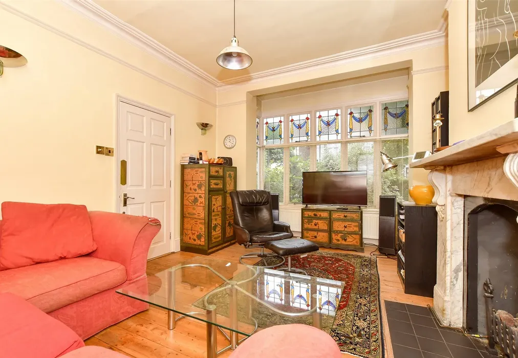 Lounge - St. Margaret's Road, Wanstead - Wards of Kent