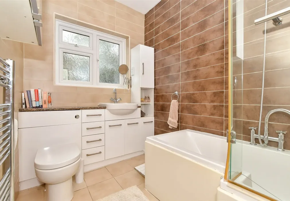 Bathroom - St. Margaret's Road, Wanstead - Wards of Kent