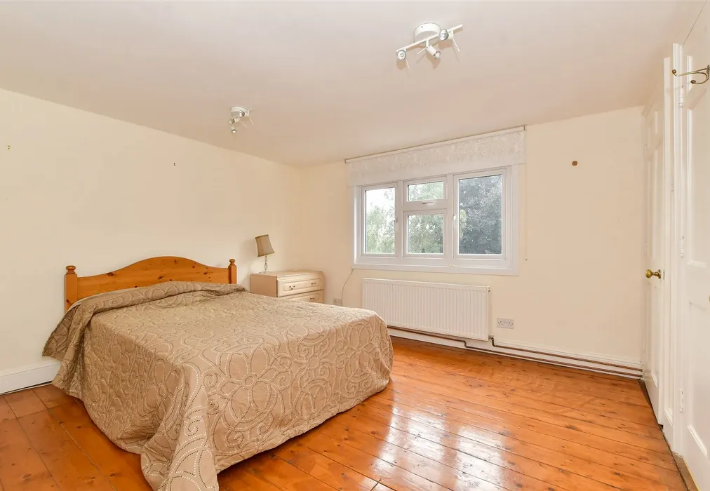 Bedroom 1 - St. Margaret's Road, Wanstead - Wards of Kent