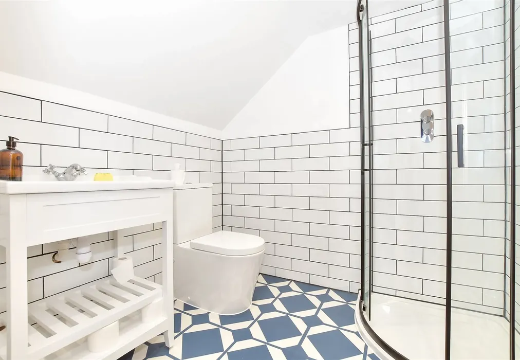 En-Suite Shower Room - Pound Road, East Peckham, Tonbridge, Kent - Wards of Kent