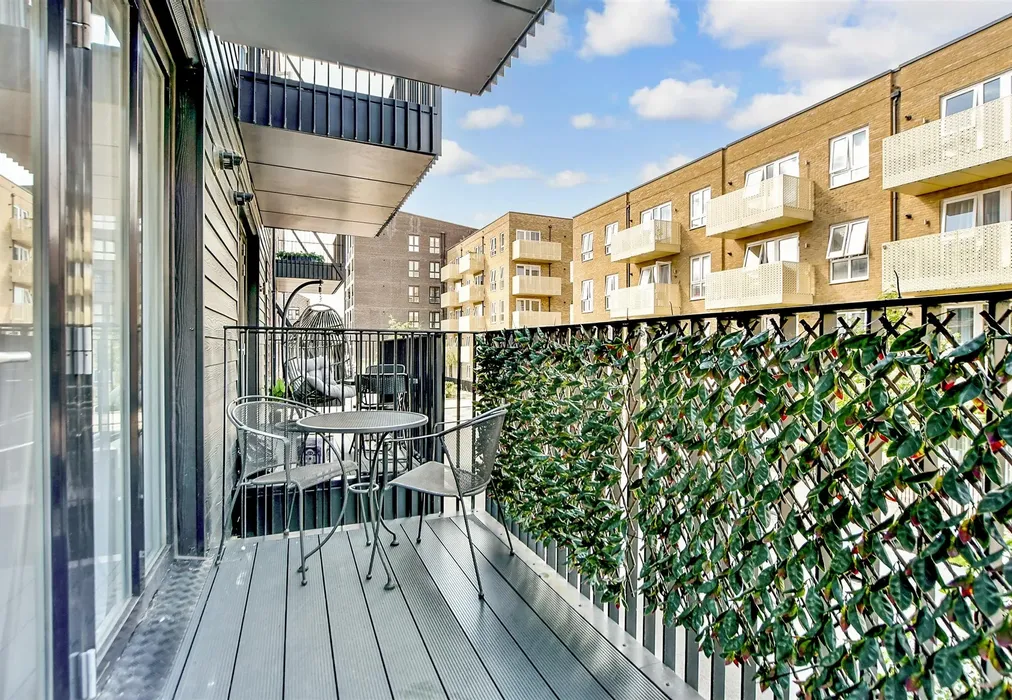 Balcony / Terrace - Corys Road, Rochester, Kent - Wards of Kent