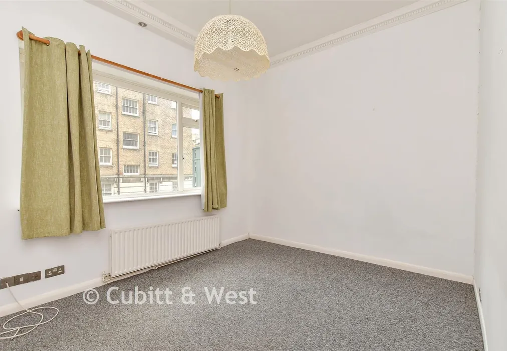 Bedroom 2 - Regency Square, Brighton, East Sussex - Wards of Kent
