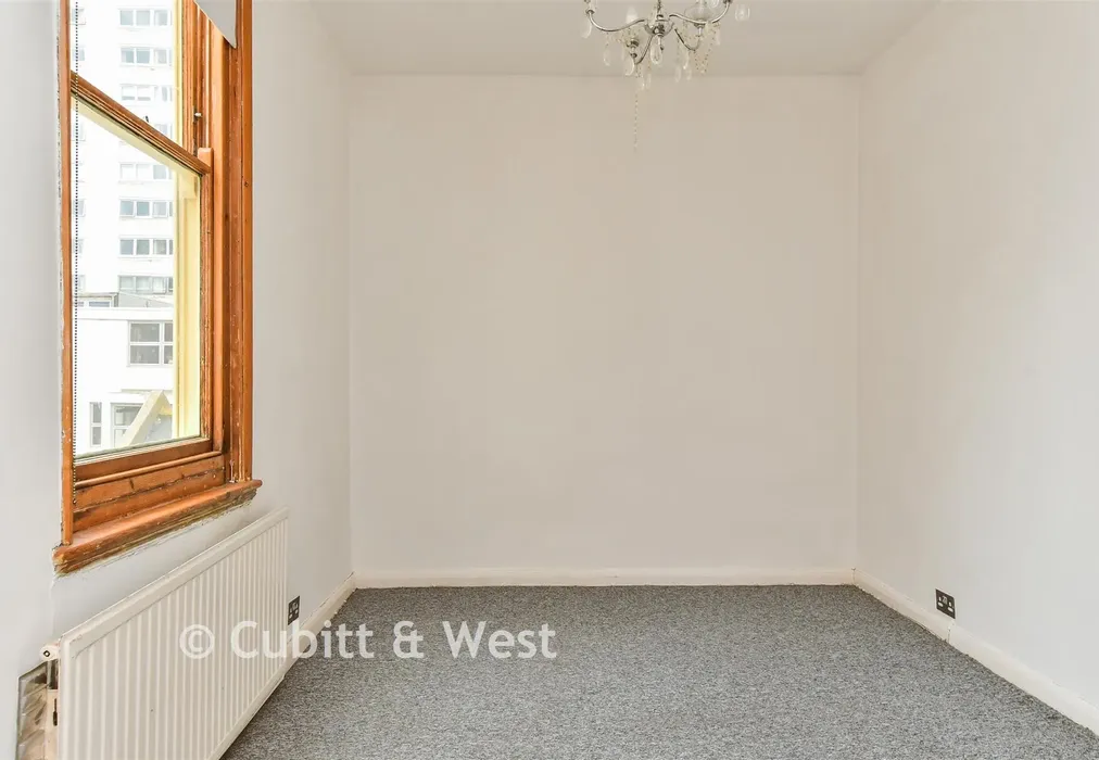 Bedroom 1 - Regency Square, Brighton, East Sussex - Wards of Kent