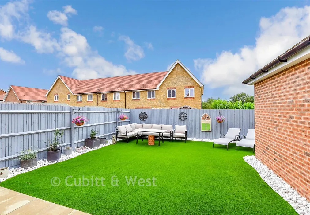 Garden - Fennel Drive, Chichester, West Sussex - Wards of Kent