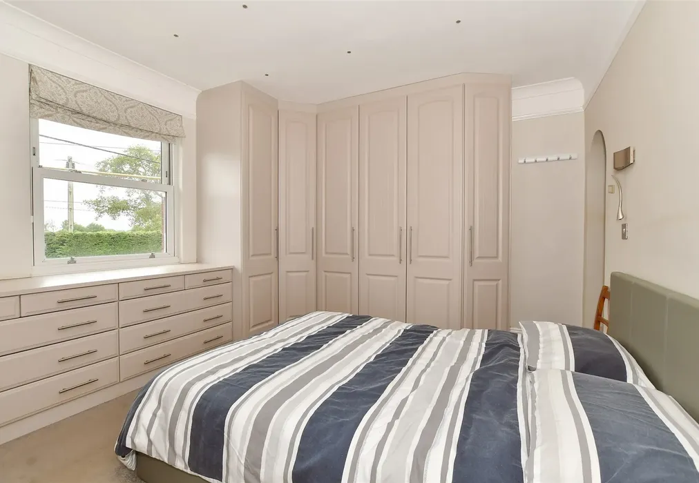 Bedroom 1 - Brighton Road, Monks Gate, Horsham, West Sussex - Wards of Kent