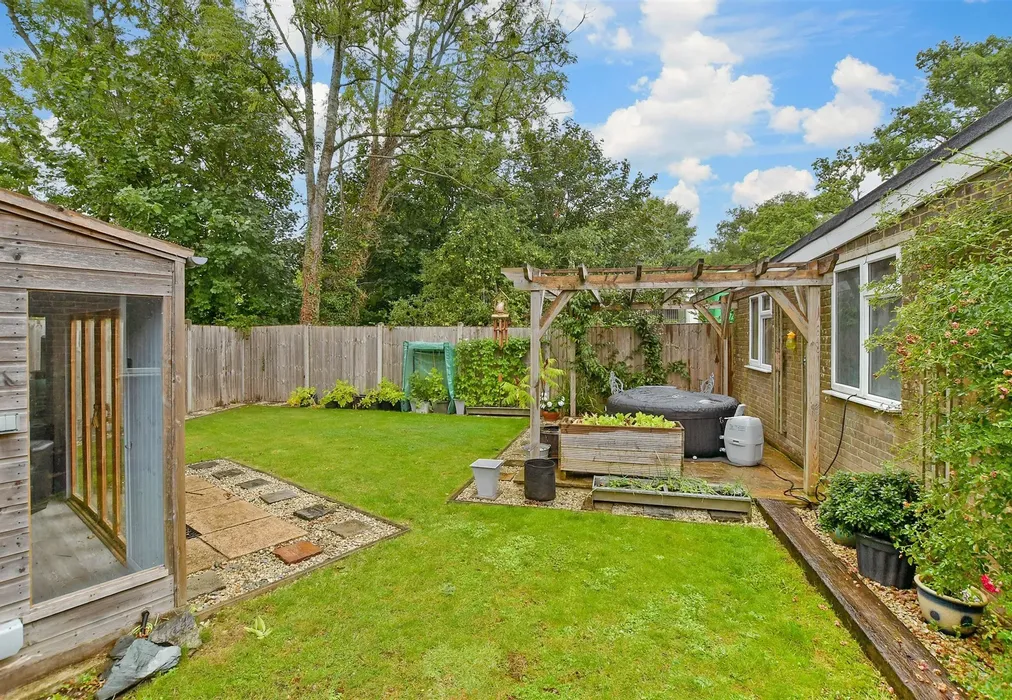 Rear Garden - Brighton Road, Monks Gate, Horsham, West Sussex - Wards of Kent
