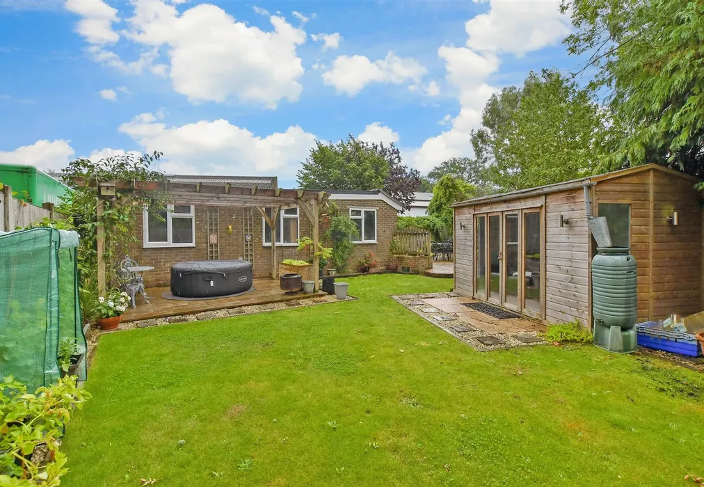 Rear Garden - Brighton Road, Monks Gate, Horsham, West Sussex - Wards of Kent