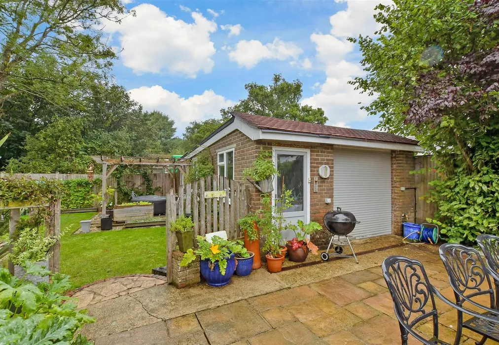 Workshop/Outbuildings - Brighton Road, Monks Gate, Horsham, West Sussex - Wards of Kent