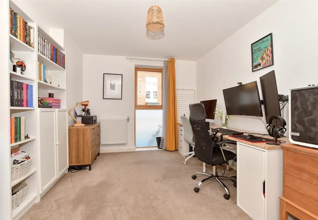 Bedroom 2 - Avebury Avenue, Tonbridge, Kent - Wards of Kent