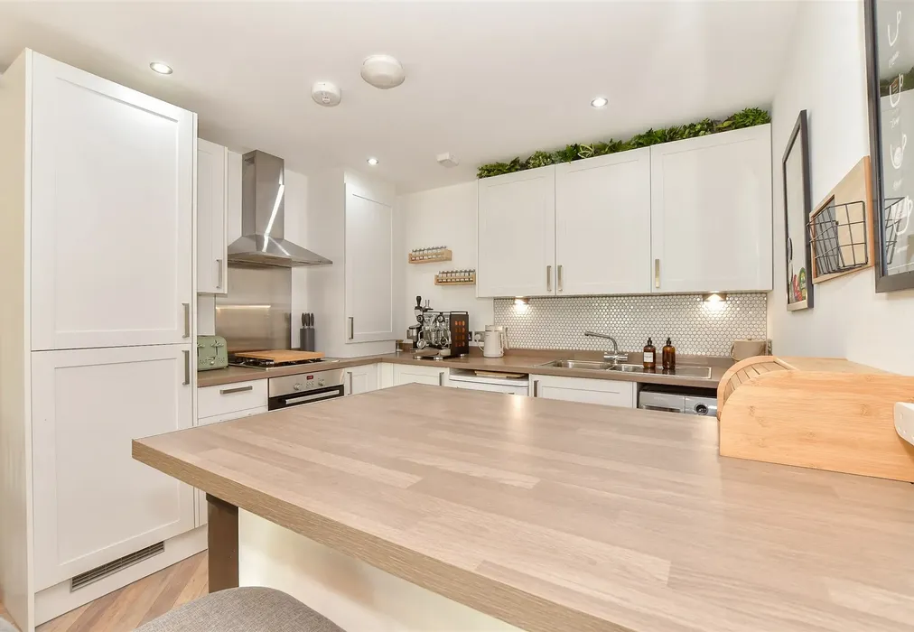 Lounge/ Kitchen/ Diner - Avebury Avenue, Tonbridge, Kent - Wards of Kent