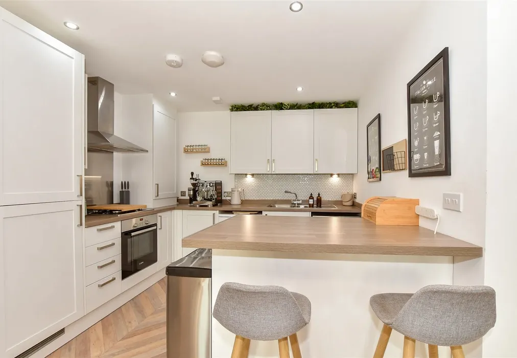 Lounge/ Kitchen/ Diner - Avebury Avenue, Tonbridge, Kent - Wards of Kent