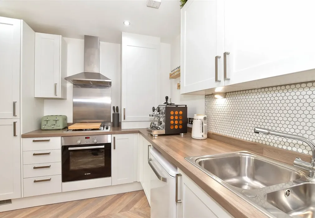 Lounge/ Kitchen/ Diner - Avebury Avenue, Tonbridge, Kent - Wards of Kent