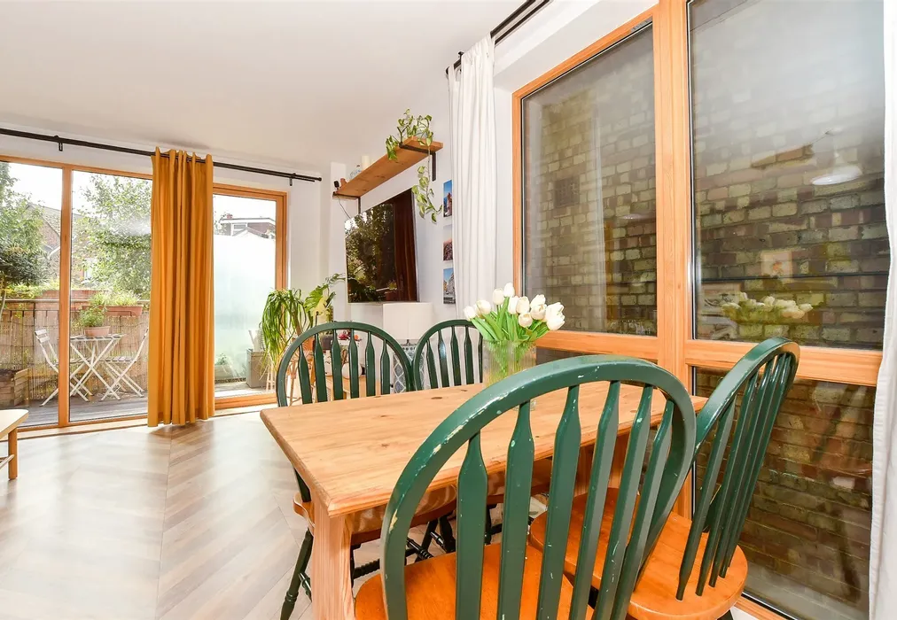 Lounge/ Kitchen/ Diner - Avebury Avenue, Tonbridge, Kent - Wards of Kent
