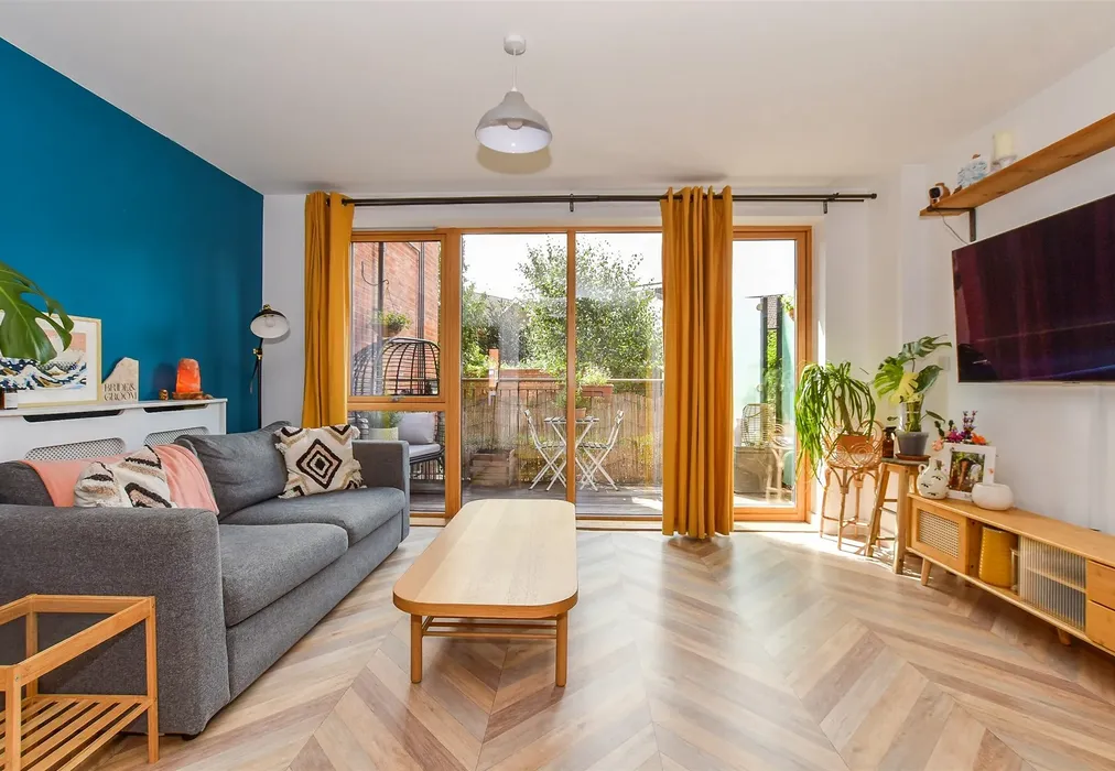 Lounge/ Kitchen/ Diner - Avebury Avenue, Tonbridge, Kent - Wards of Kent