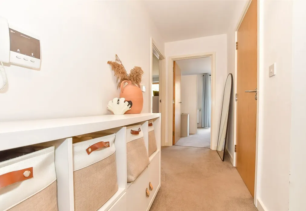 Hallway - Avebury Avenue, Tonbridge, Kent - Wards of Kent