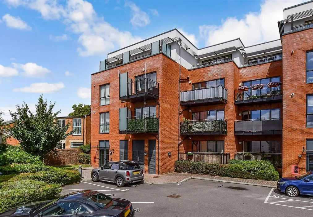 External (Web) - Avebury Avenue, Tonbridge, Kent - Wards of Kent