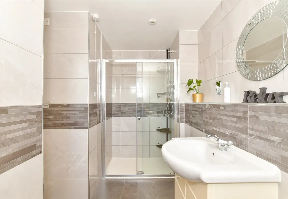 En-Suite Shower Room - Robinson Close, Selsey, Chichester, West Sussex - Wards of Kent