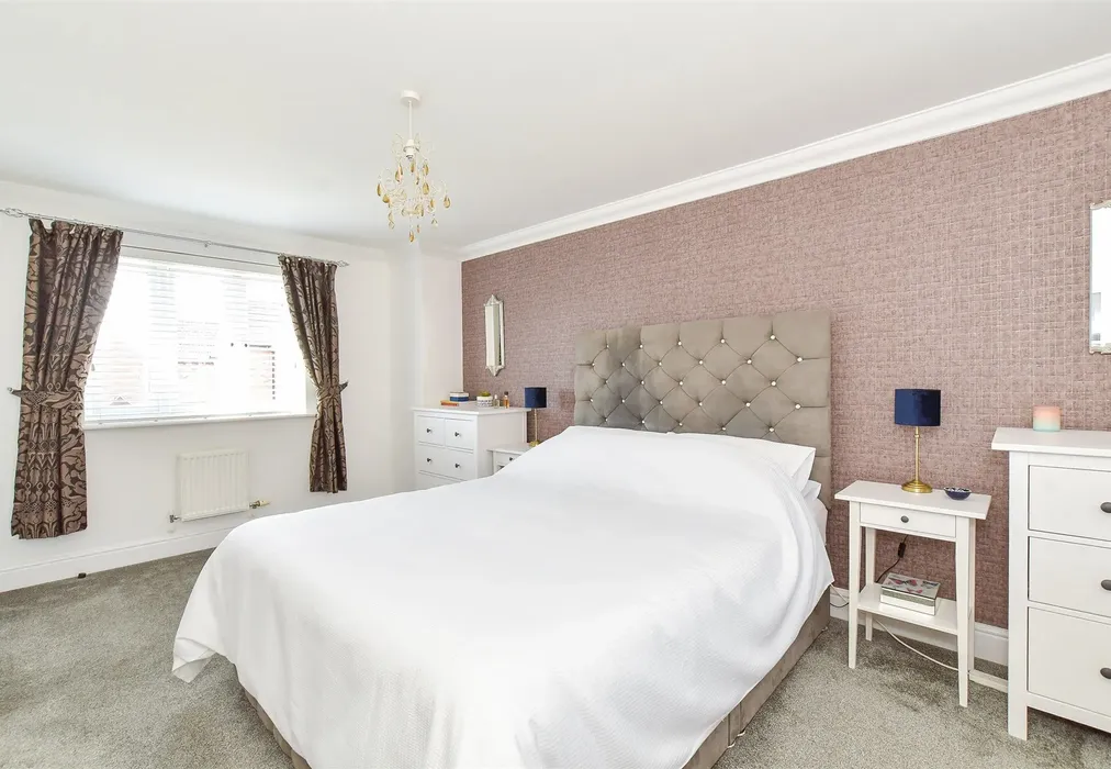 Bedroom 1 - Robinson Close, Selsey, Chichester, West Sussex - Wards of Kent