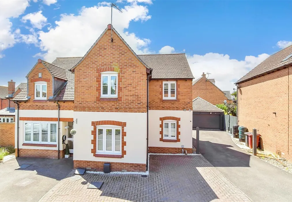 External (Brochure) - Robinson Close, Selsey, Chichester, West Sussex - Wards of Kent