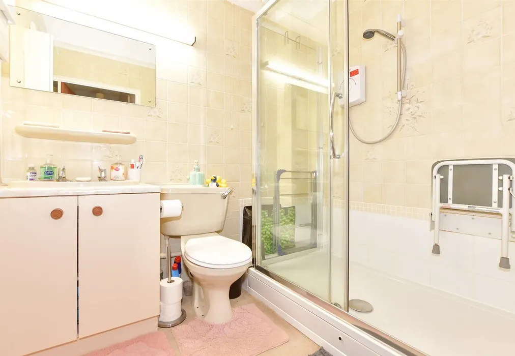 Shower Room - Bartholomew Street, Hythe, Kent - Wards of Kent
