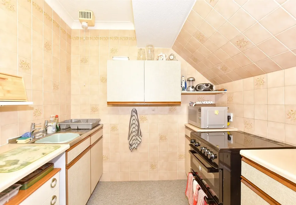 Kitchen - Bartholomew Street, Hythe, Kent - Wards of Kent