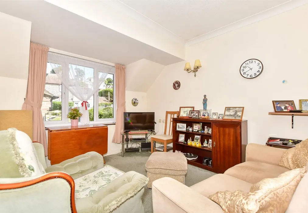 Lounge/Diner - Bartholomew Street, Hythe, Kent - Wards of Kent