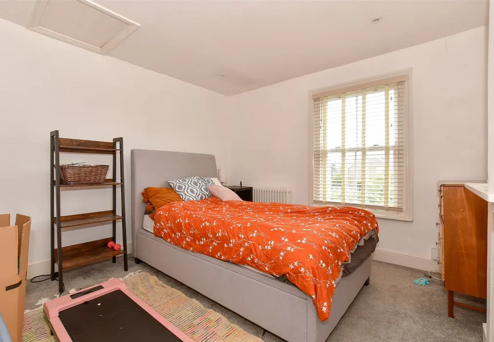 Bedroom 1 - Kings Road, Bembridge, Isle of Wight - Wards of Kent
