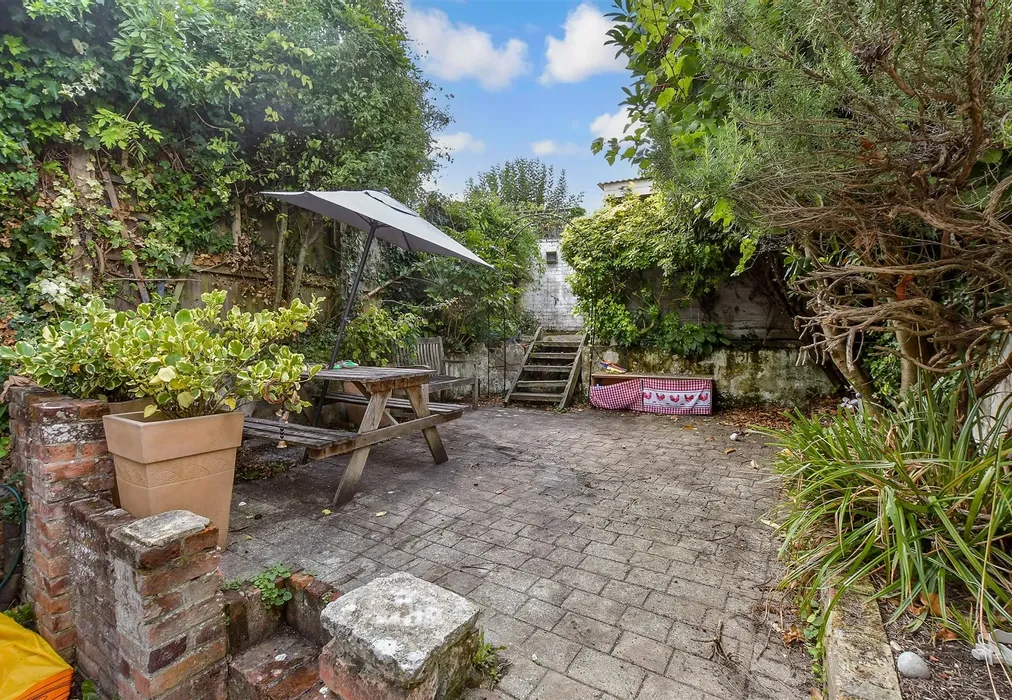 Rear Garden - Kings Road, Bembridge, Isle of Wight - Wards of Kent