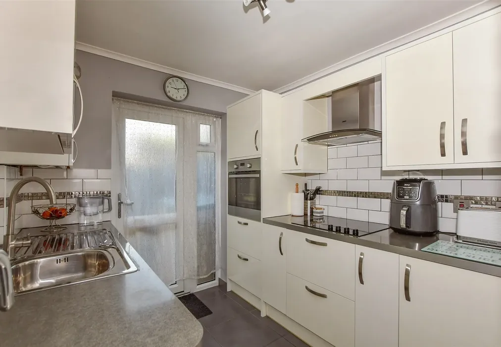 Kitchen - Alkham Road, Vinters Park, Maidstone, Kent - Wards of Kent